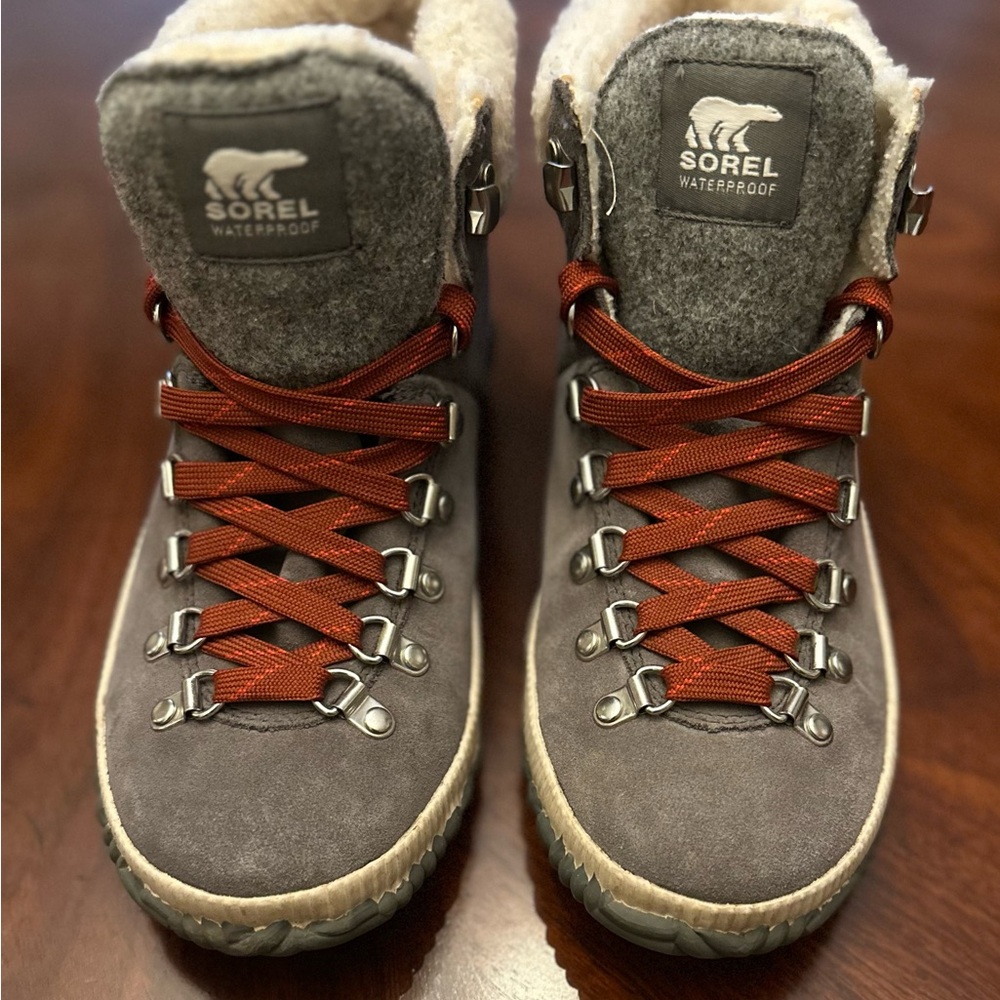 SALE!  SOREL Out N About Plus Conquest Boots Women Size 8 Gray Waterproof